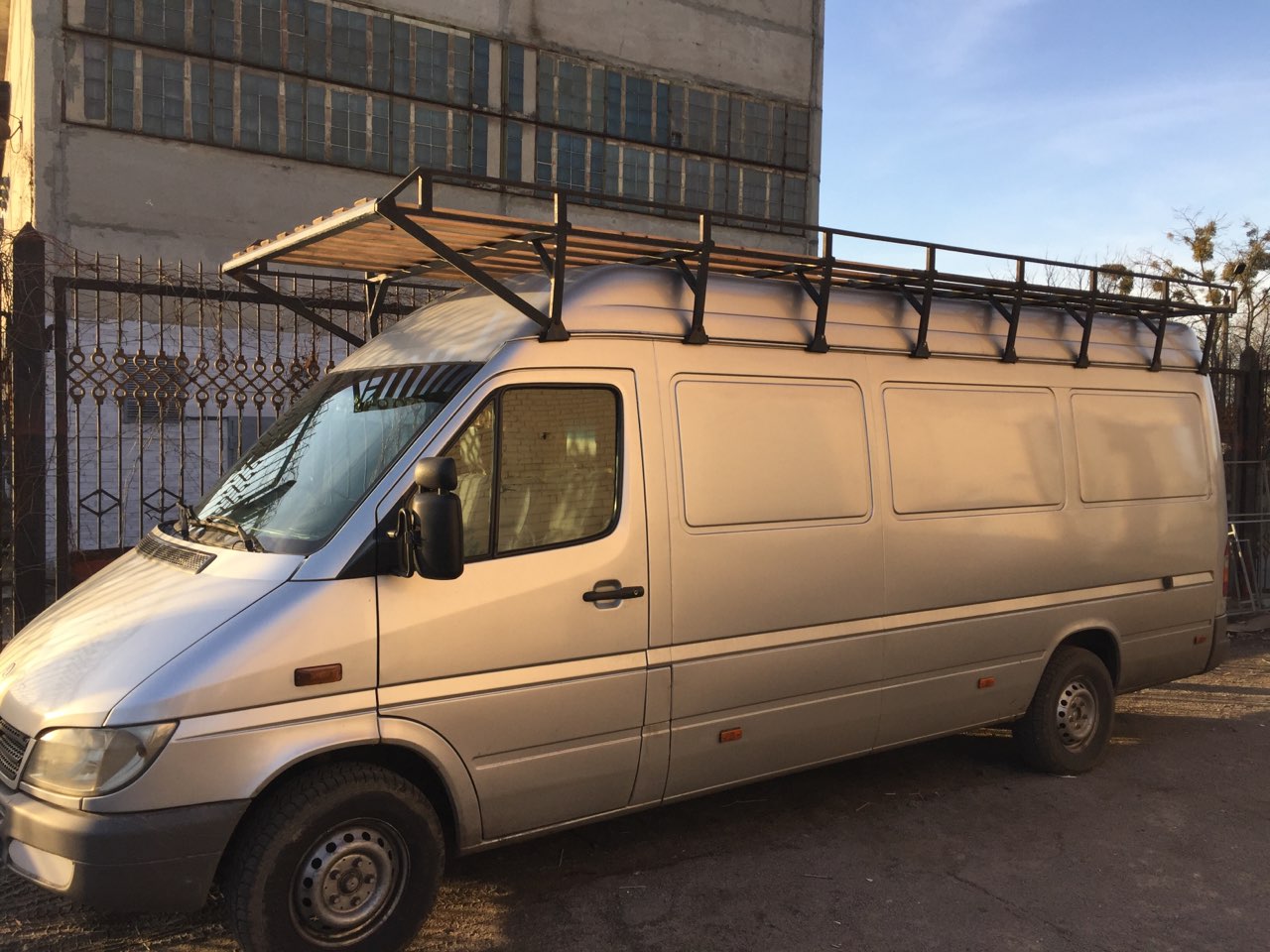 Микроавтобус для грузоперевозок